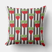 Strawberry applique on striped background retro クッション (正面)