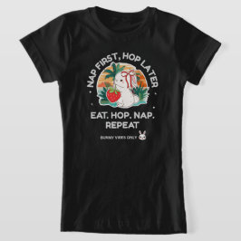 Strawberry Dream Bunny Tシャツ