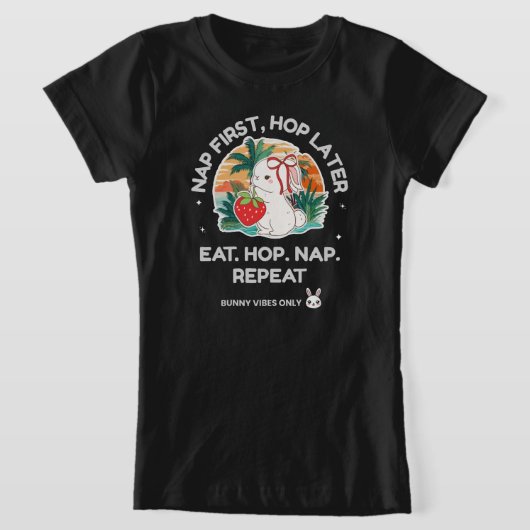 Strawberry Dream Bunny Tシャツ (レイダウン)