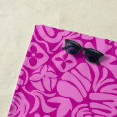 Strawberry Fantasy in pink ビーチタオル (インサイチュ)