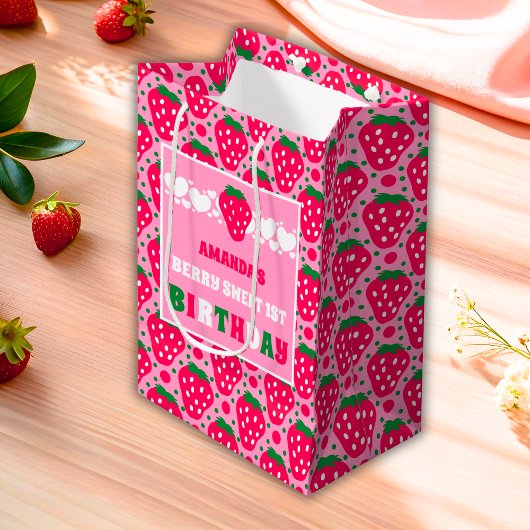 Strawberry First Birthday Celebration ミディアムペーパーバッグ