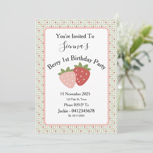 Strawberry Gingham First Birthday Party 招待状 (スタンド正面)