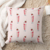 Strawberry Milkshake Throw Pillow  クッション (ブランケット)