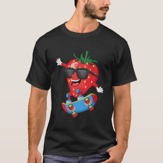 Strawberry Riding Skateboard S Tシャツ
