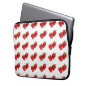 Strawberry Seamless Pattern – Cute Red Fruit on Wh ラップトップスリーブ (正面左)