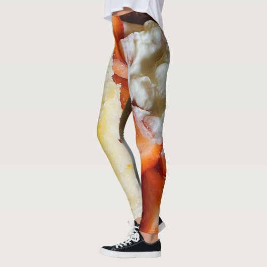 Strawberry Shortcake gets a workout レギンス (左)