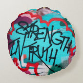 Strength In Truth graffiti ラウンドクッション (裏面)