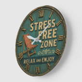 Stress Free Zone Rustic Beach House Decor ラージ壁時計 (傾斜)