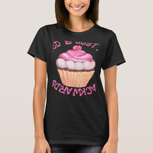 Stressed Is Just Desserts Backwards Cupcake Tシャツ (正面)