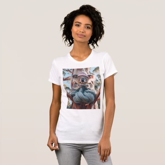Strickender Koala KI Koala Bild Tシャツ (正面フル)