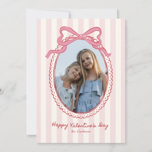 Striped Bright Pink Bow Valentine’s Day Photo Card 招待状 (正面)