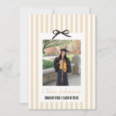 Striped Graduation Party Invitation With a Bow 招待状 (正面)