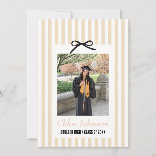  Striped Graduation Party Invitation With a Bow 招待状 (正面)