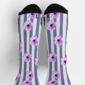 striped pattern with purple daisies ソックス (上部)