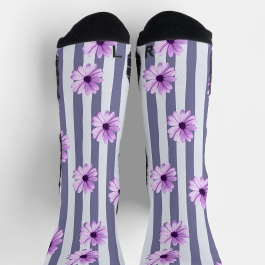 striped pattern with purple daisies ソックス (上部)