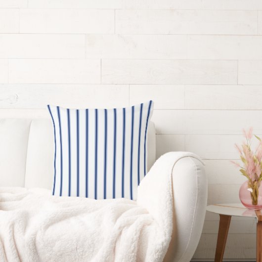 Stripes Modern Indigo Minimalist Elegance クッション (ソファ)