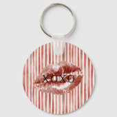 Stripes Red Lips Kiss XOXO  キーホルダー (正面)