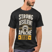 Strong Resilient Apache Tribe Pride Native Tribal Tシャツ (正面)