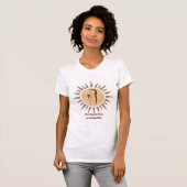 Strong, Serene, Unstoppable – Yoga Sunburst Pose Tシャツ (正面フル)