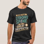 Strong Spine Great Chiropractor Quote Design Tシャツ (正面)