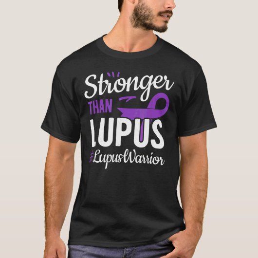 Stronger Than Lupus Warrior Lupus Awareness Purple Tシャツ (正面)