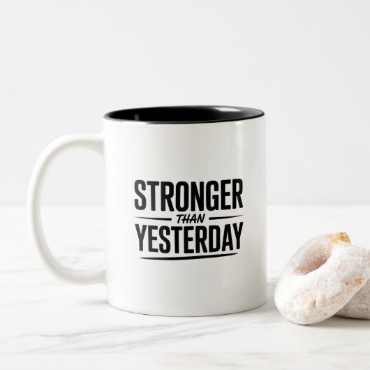 Stronger Than Yesterday | Motivational Quote ツートーンマグカップ (ドーナツ)