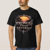 Stronger Than Yesterday motivational T-Shirt Tシャツ (正面)