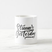 stronger then yesterday コーヒーマグカップ (中央)