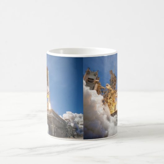 STS-132代表団を進水させるアトランティス コーヒーマグカップ (中央)