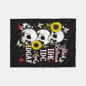 Stuck Between Idk, I And Idgaf Sunflower Skull Sar フリースブランケット (正面(横))