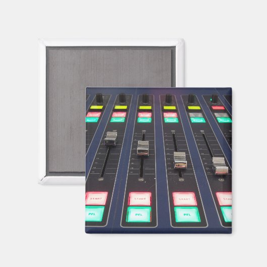 Studioサウンドミキサーパネル、クローズアップ マグネット (正面/裏面)