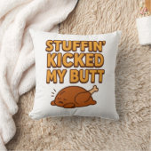 Stuffin’ Kicked My Butt Throw Pillow クッション (ブランケット)