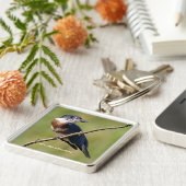 Stunning Belted Kingfisher Bird on a Limb キーホルダー (側面)