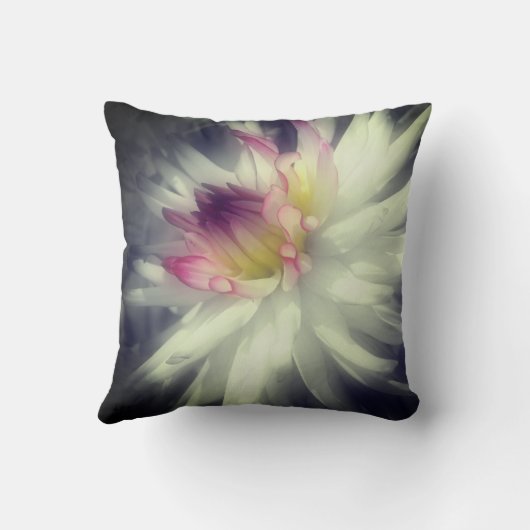 Stunning Dahlia Flower クッション (裏面)