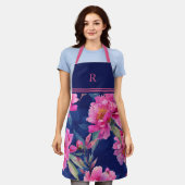 Stunning Pink Floral Bloom Monogrammed エプロン (着用した状態)