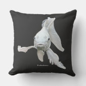 Stunning Platinum Butterfly Koi Carp クッション (正面)