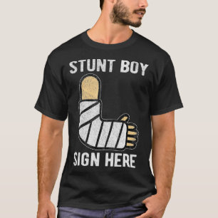 Stunt Boy Sign Here Get Well Soon Broken Arm Surge Tシャツ