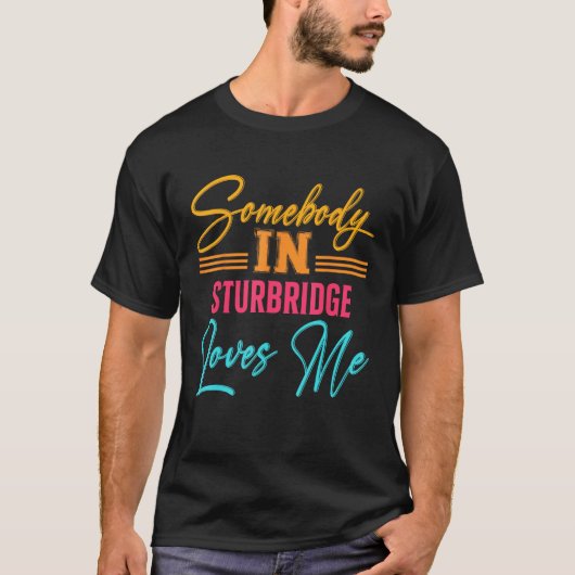 Sturbridgeの誰かが私を愛するマサチューセッツUS C Tシャツ (正面)