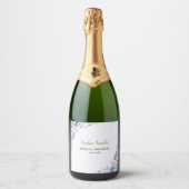 Stylish Bridal Shower with Elegant Blue Blooms スパークリングワインラベル (正面)