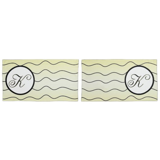 Stylish Buttery Lemon Zest Yellow Family Initial 枕カバー (正面-セット)