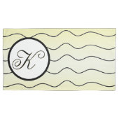 Stylish Buttery Lemon Zest Yellow Family Initial 枕カバー (正面左)