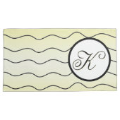 Stylish Buttery Lemon Zest Yellow Family Initial 枕カバー (正面右)