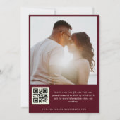 Stylish Deep Burgundy Typography QR Code Wedding 招待状 (裏面)