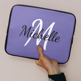 Stylish Modern Purple Monogram Name + Initial ラップトップスリーブ