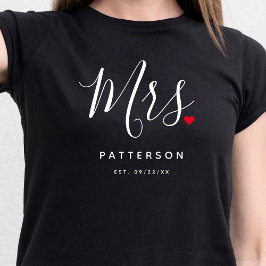 Stylish Mrs. Custom Last Name & Date Wedding Tシャツ