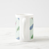 Stylish Pastel Feathers Pattern ボーンチャイナマグカップ (裏面)