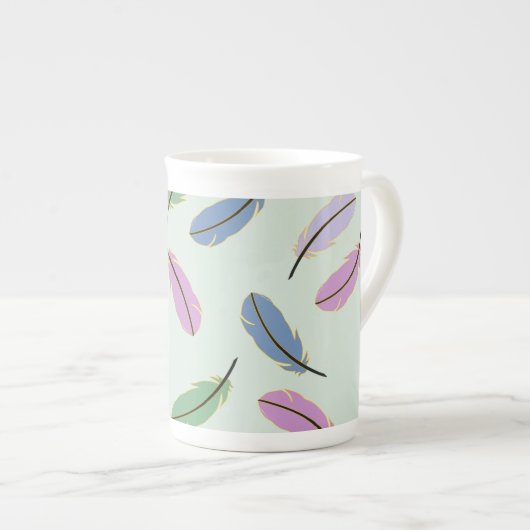 Stylish Pastel Feathers Pattern ボーンチャイナマグカップ (正面右)