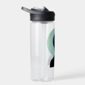 Stylish Woman in Monochromatic Portrait ウォーターボトル (右面)