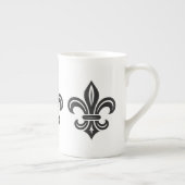 "Stylized Fleur-de-lis" Specialty Mug ボーンチャイナマグカップ (右)