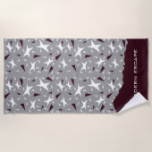 Subtle Geometry: Stars & Triangles – Grey ビーチタオル (正面)